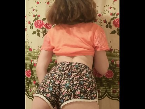 ❤️ מותק צעיר סקסי פושט את המכנסיים הקצרים במצלמה ️❌ פאקינג ב-iw.porno-flix.ru ❌