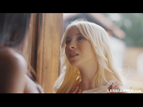 ❤️ הילדה חוזרת הביתה כמה חודשים לאחר מכן ובסופו של דבר אוכלת את הכוס של אמה החורגת ️❌ פאקינג ב-iw.porno-flix.ru ❌